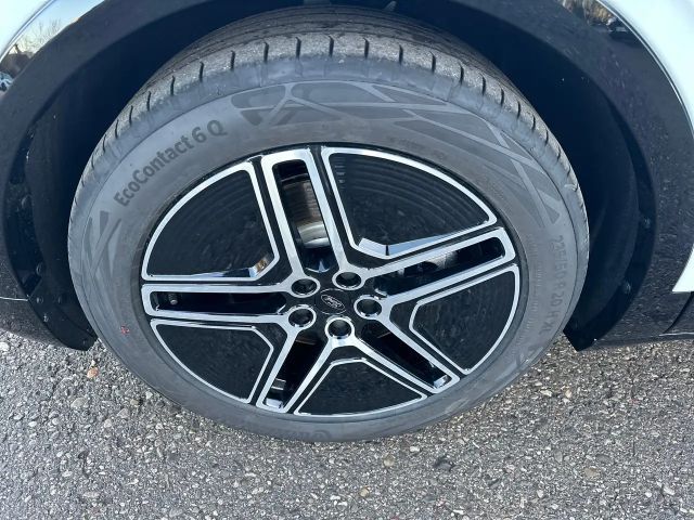 Ford Capri AWD Premium