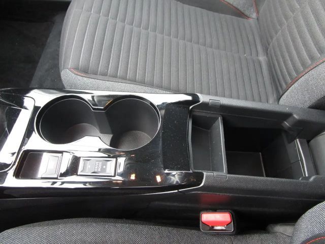 Peugeot E-2008 Active Pack