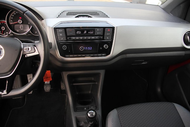 Volkswagen up! Active