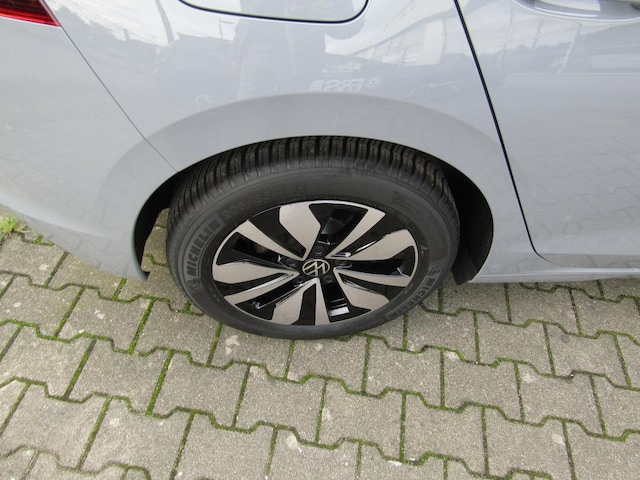 Volkswagen Golf 1.5 eTSI DSG