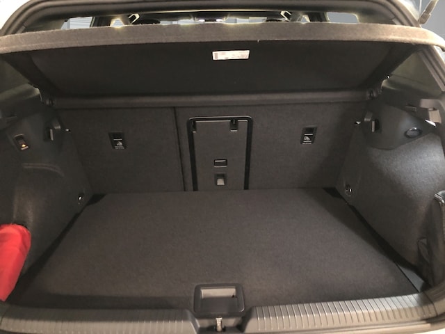 Volkswagen Golf 1.5 eTSI DSG R-Line