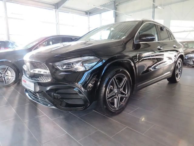 Mercedes-Benz GLA 200 AMG Line GLA 200 d