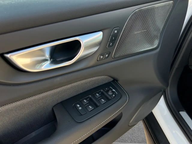 Volvo V60 Cross Country AWD Plus