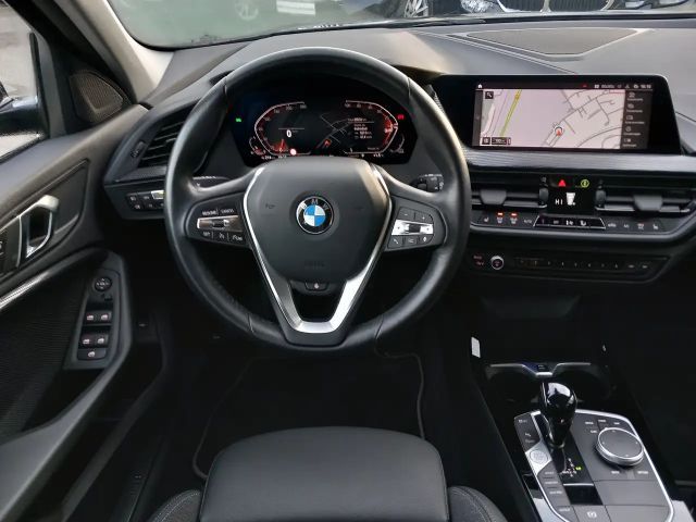 BMW 118 118i Sedan Sport Line