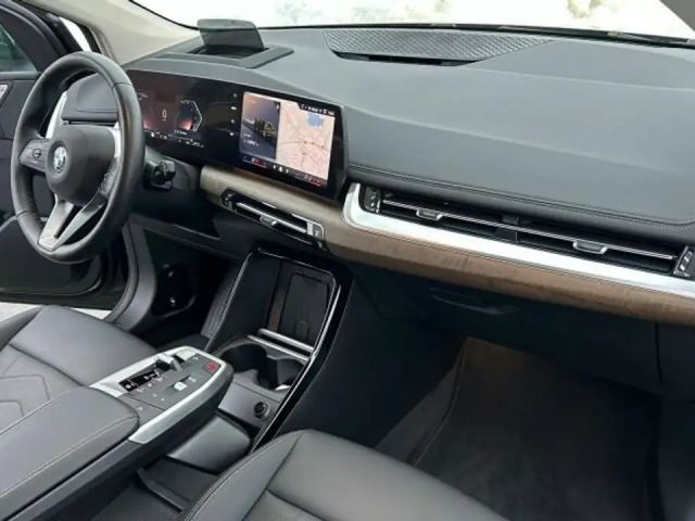 BMW 220 220d Active Tourer Luxury Line Sedan