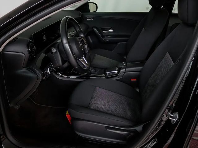 Mercedes-Benz A 180 / NAVI / RÜCKFAHRKAMERA / SITZHEIZUNG