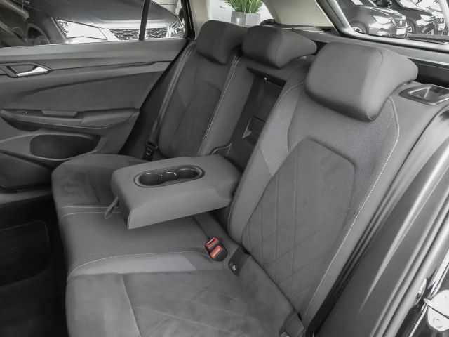 Volkswagen Golf 2.0 TDI DSG Style Variant