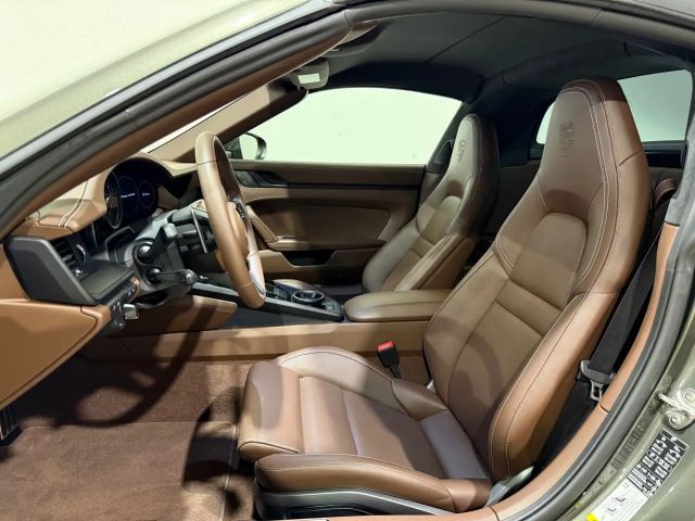 Porsche 992 4 Cabrio GTS Targa