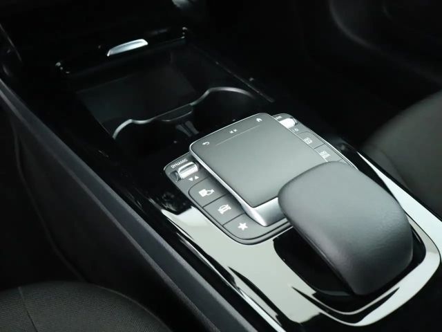 Mercedes-Benz A 180 A 180 d