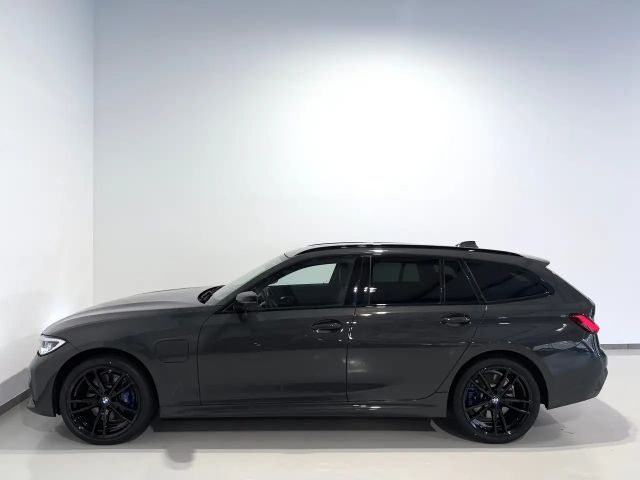 BMW 330 330e M-Sport xDrive