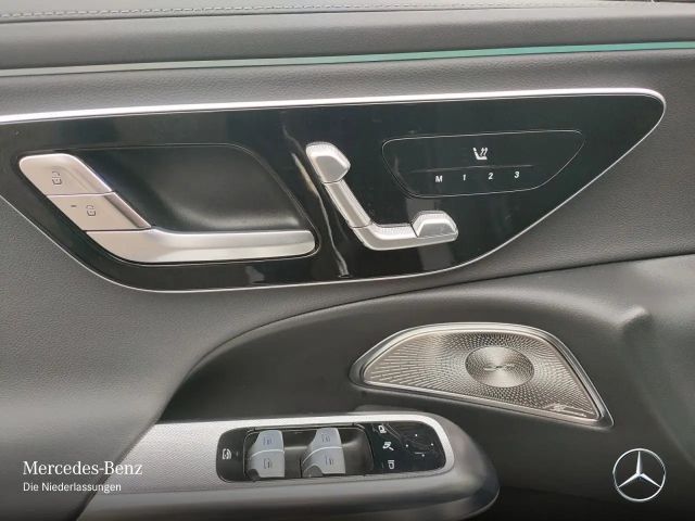 Mercedes-Benz E 220 AMG Line E 220 d Sedan