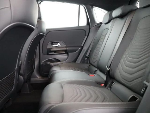 Mercedes-Benz GLA 180 Fernlichtass. Kamera