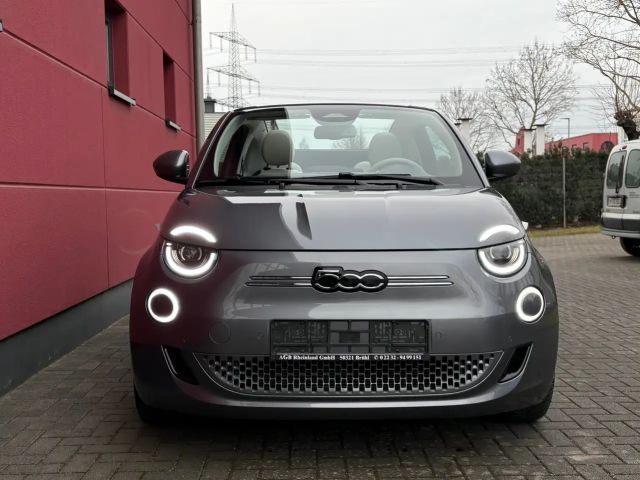 Fiat 500e La Prima