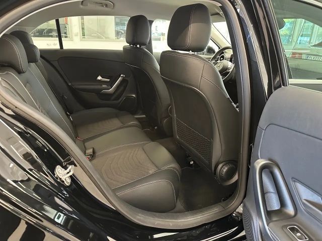 Mercedes-Benz A 200 A 200 d