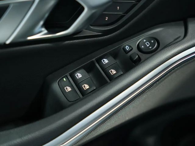 BMW 330 330d M-Sport Sedan