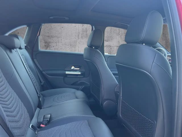 Mercedes-Benz B 220 B 220 d