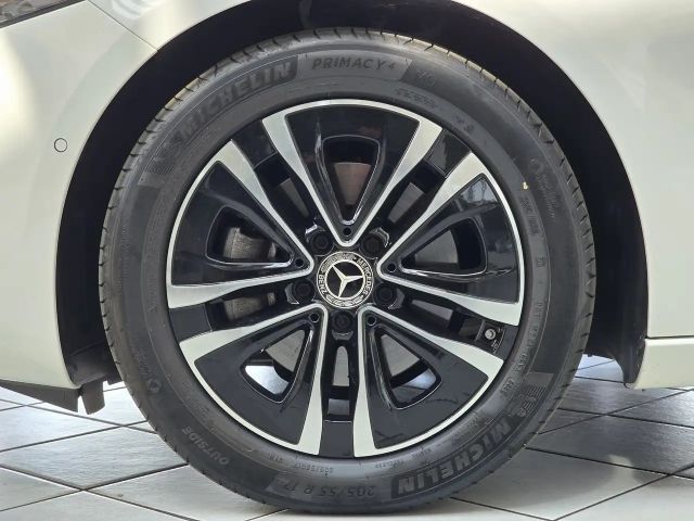 Mercedes-Benz A 180 Limo Progr. Adv. DISTRONIC+STANDHEIZ.+360°