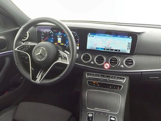 Mercedes-Benz E 200 E 200 d