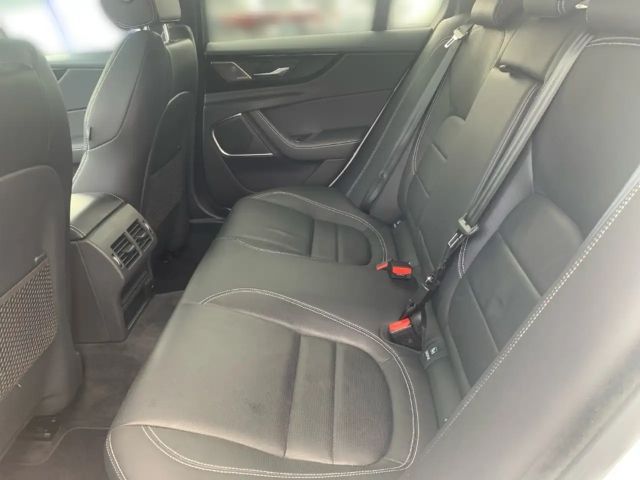 Jaguar XE R-Dynamic S