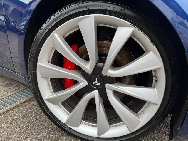 Tesla Model 3 AWD Performance