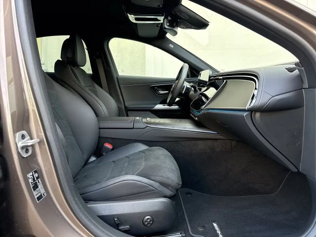 Mercedes-Benz E 200 4MATIC Sedan