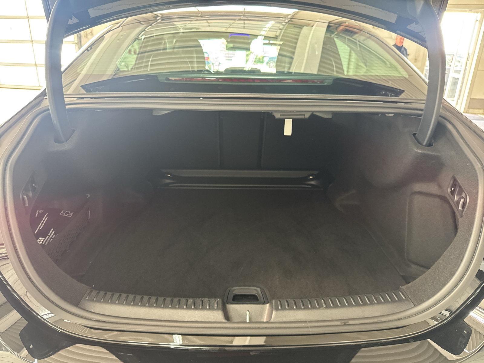 Mercedes-Benz E 200 Sedan