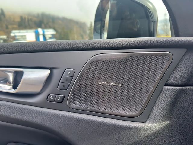 Volvo XC60 AWD Dark Plus