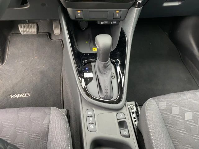 Toyota Yaris 1.5 HSD 116 PS B&W **Sondermodell**