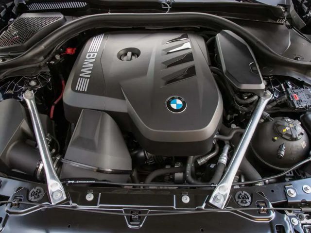 BMW 520 520i M-Sport Sedan