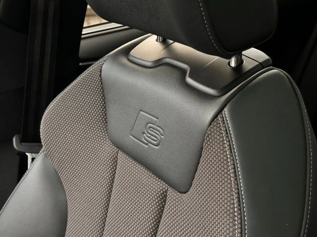 Audi A4 40 TFSI Avant Quattro S-Line