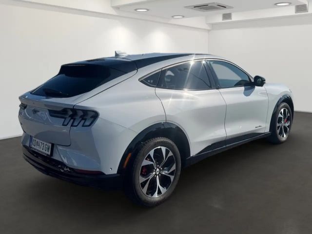 Ford Mustang Mach-E AWD Standard range