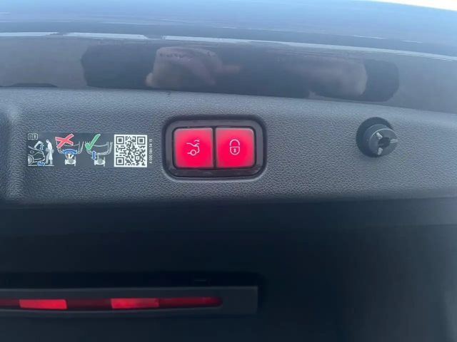 Mercedes-Benz E 220 AMG Line E 220 d Sedan