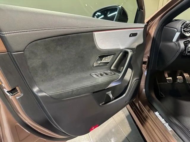 Mercedes-Benz A 180 A 180 d AMG Line