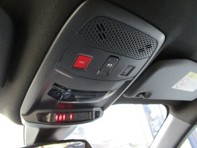 Peugeot E-2008 Allure Pack