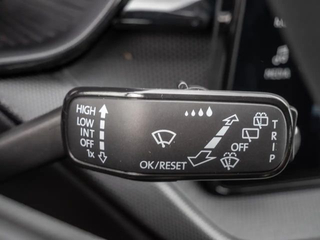 Skoda Fabia 1.0 Essence KLIMA PDC SITZHEIZUNG LED