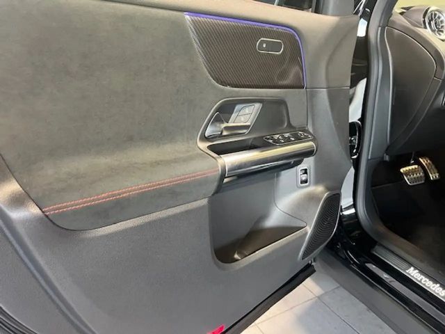 Mercedes-Benz GLA 220 4MATIC AMG Line