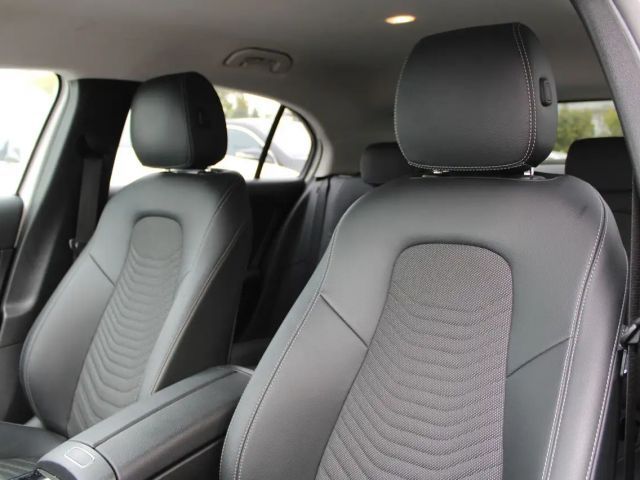 Mercedes-Benz A 180 A 180 d