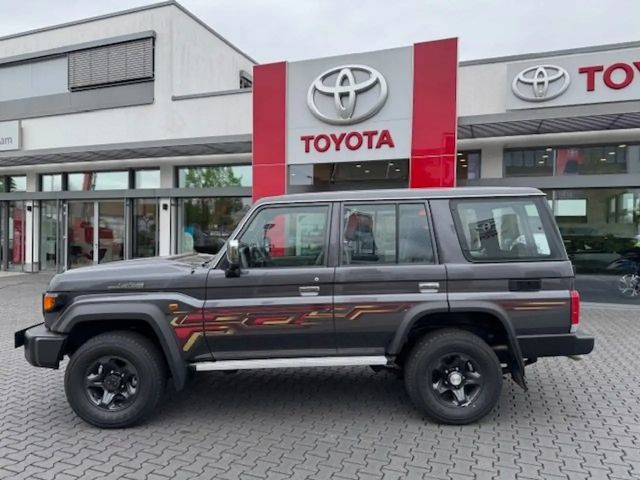 Toyota Land Cruiser GRJ76-VX LIM