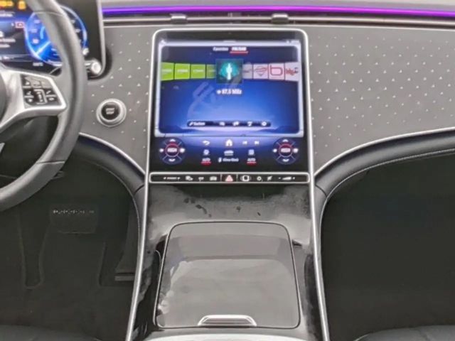 Mercedes-Benz EQE 300 Premium Sedan