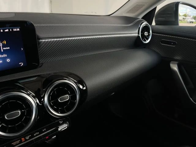 Mercedes-Benz CLA 180 Coupé Progressive