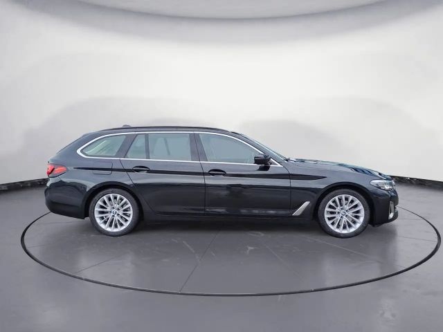 BMW 520 520d Luxury Line Touring xDrive