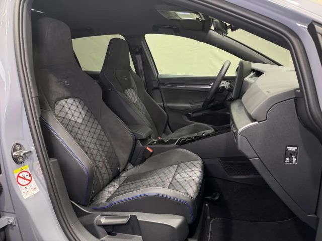 Volkswagen Golf 1.5 eTSI DSG R-Line