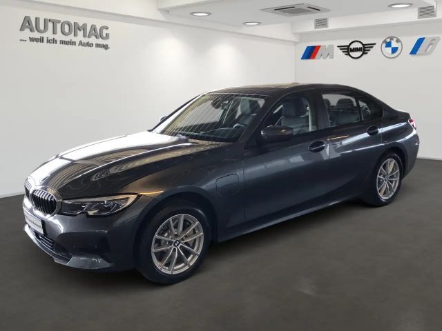 BMW 330 330e Advantage pakket Sedan