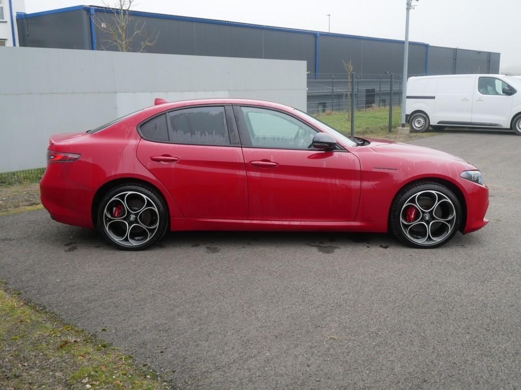 Alfa Romeo Giulia AT8 Q4 Turbo