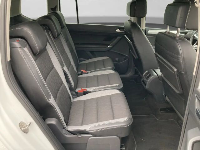 Volkswagen Touran 1.5 TSI DSG IQ.Drive