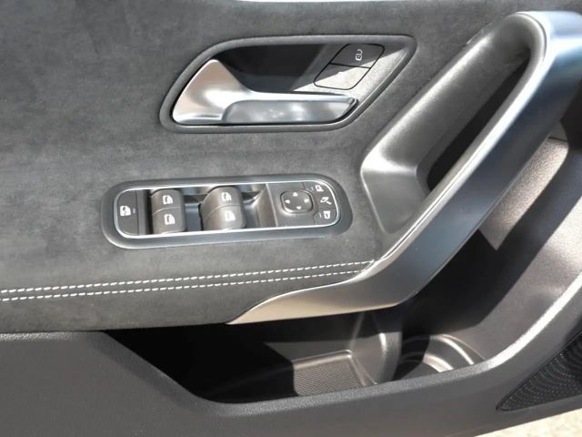 Mercedes-Benz A 200 AMG Line Hatchback