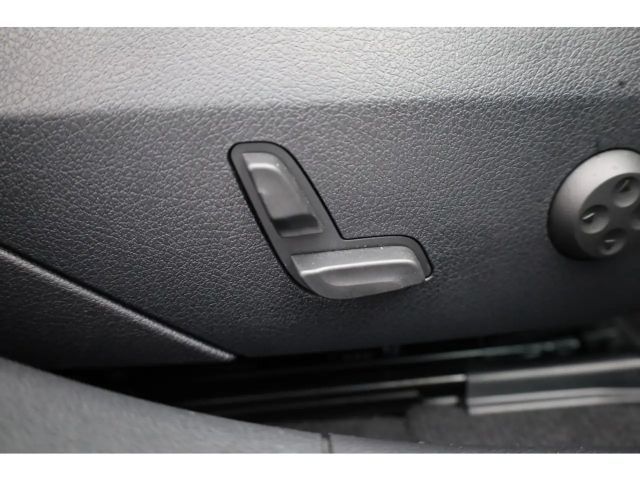 Mercedes-Benz E 220 AMG Line E 220 d Sedan