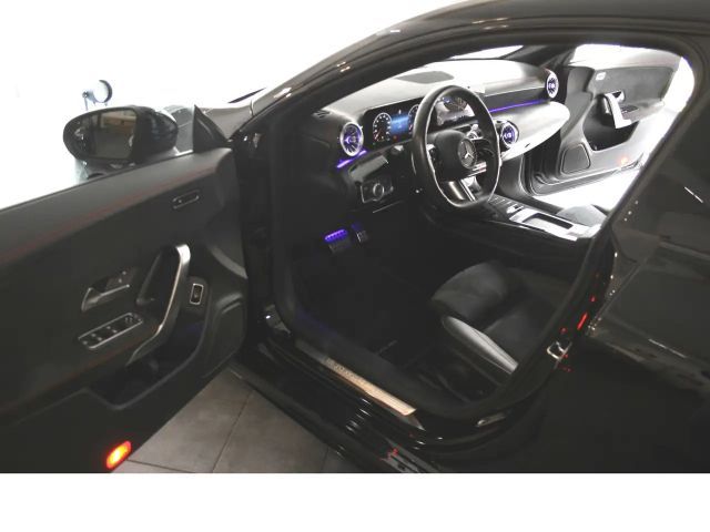 Mercedes-Benz CLA 200 AMG Line