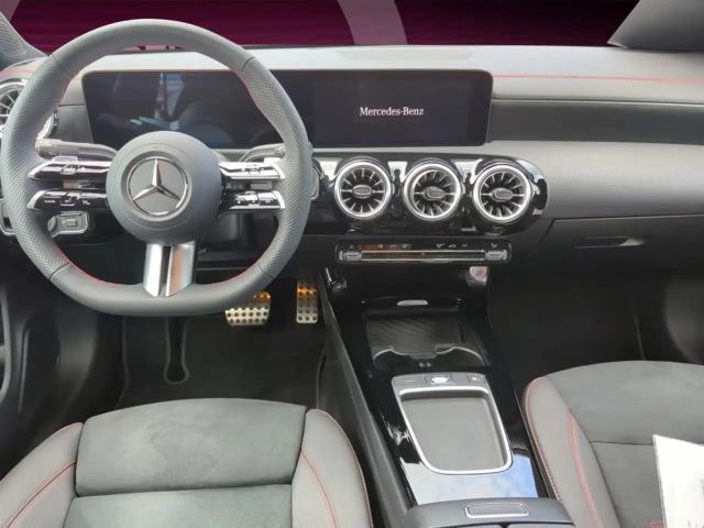 Mercedes-Benz CLA 200 AMG Line Coupé