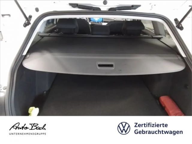 Volkswagen Golf Life Variant